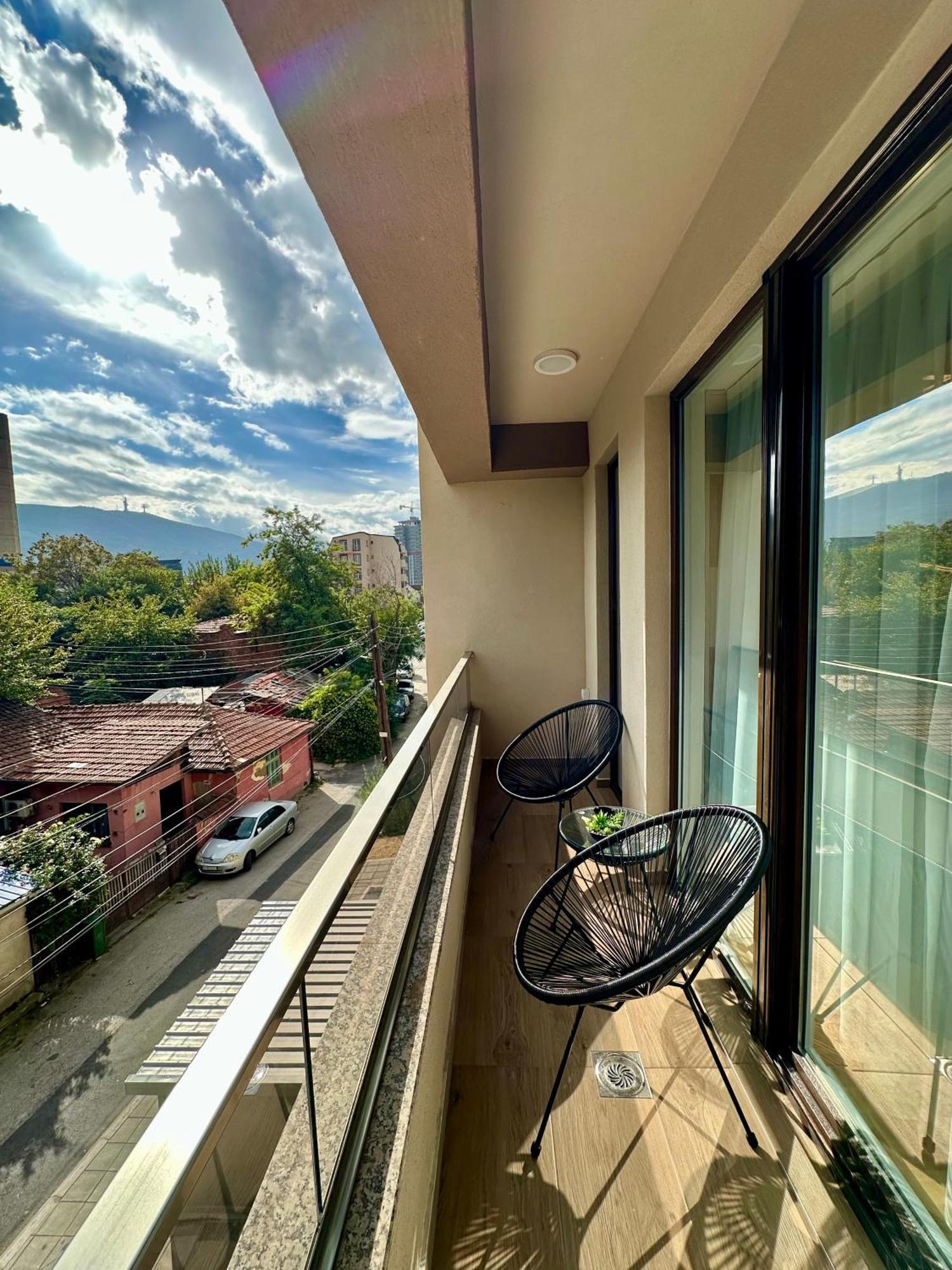 Downtown Riverside Apartments Skopje Buitenkant foto