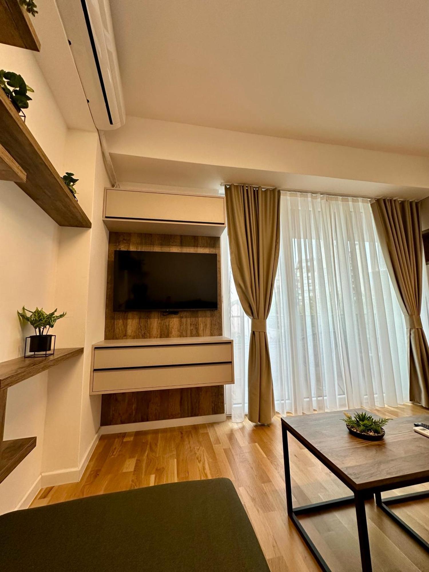 Downtown Riverside Apartments Skopje Buitenkant foto