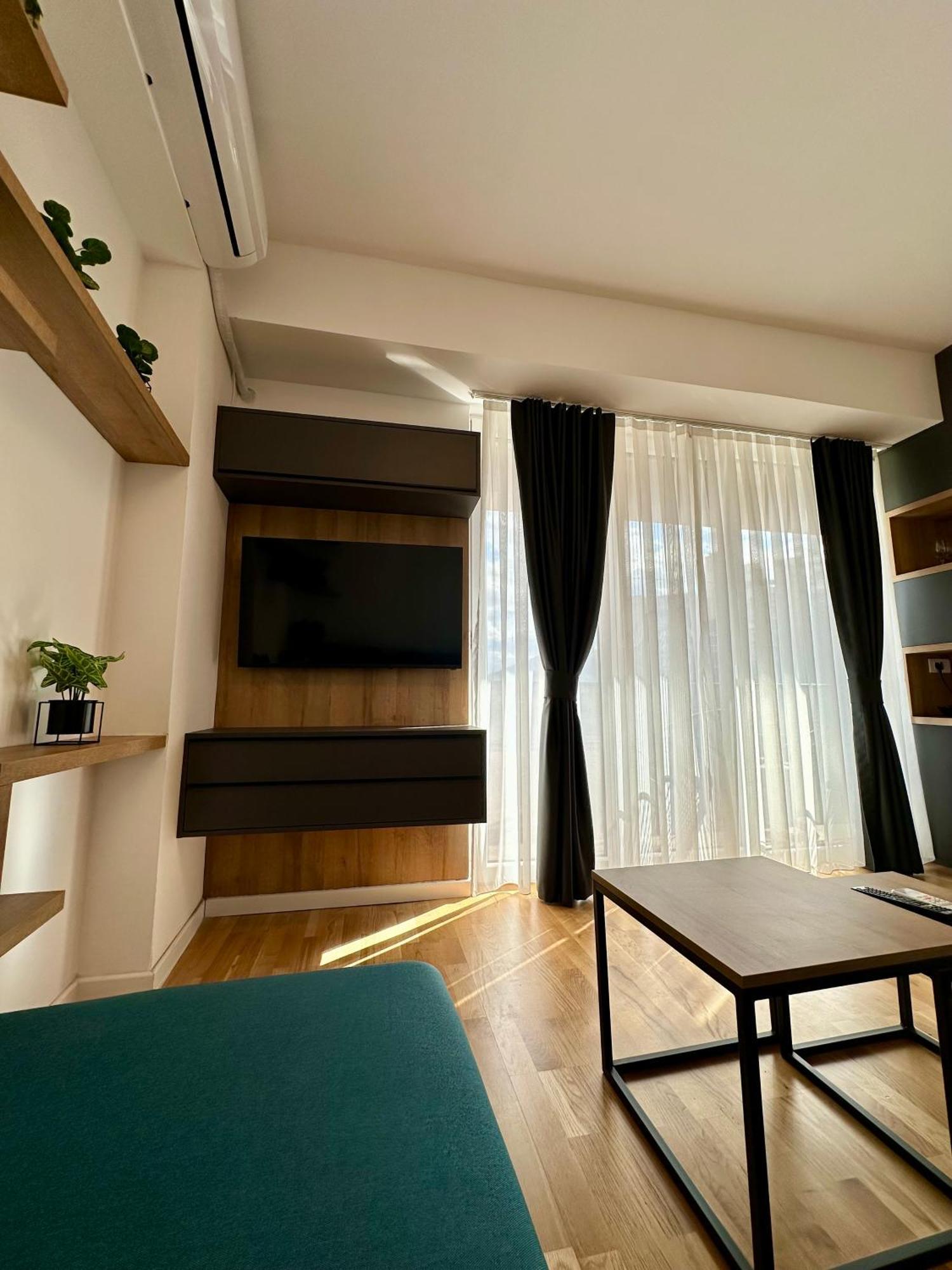 Downtown Riverside Apartments Skopje Buitenkant foto