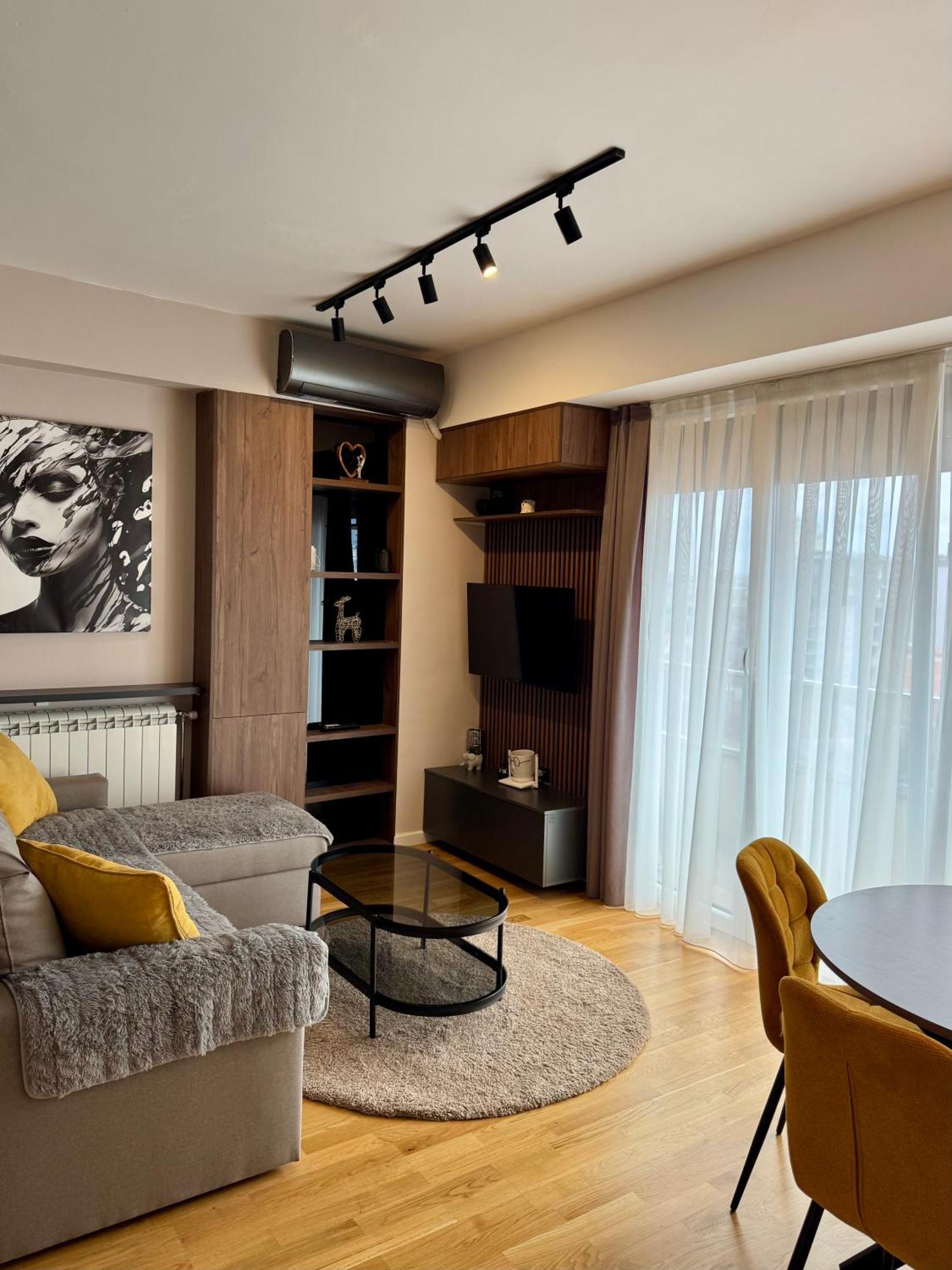 Downtown Riverside Apartments Skopje Buitenkant foto