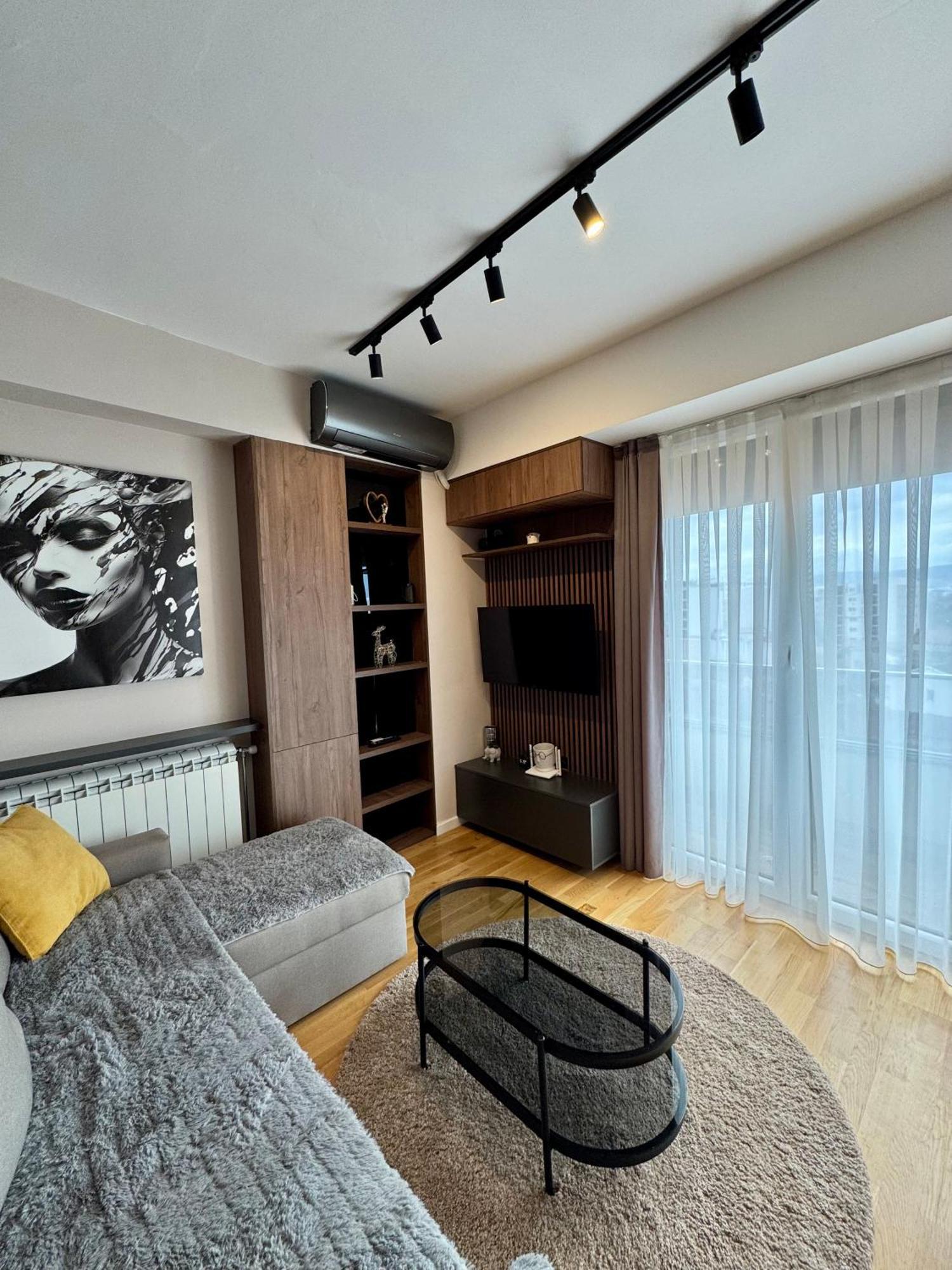 Downtown Riverside Apartments Skopje Buitenkant foto