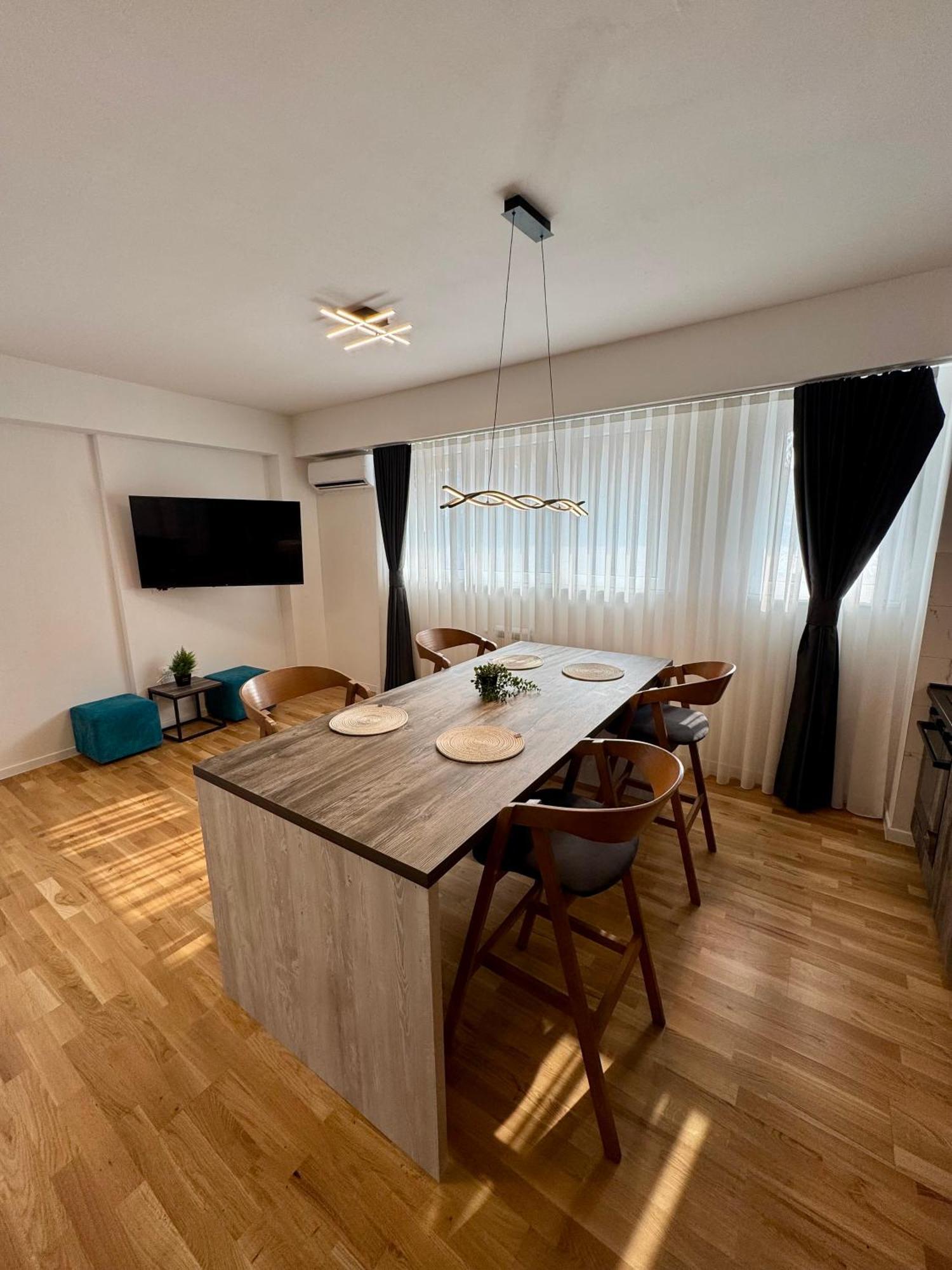 Downtown Riverside Apartments Skopje Buitenkant foto